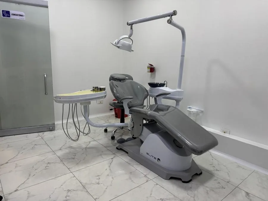 Consultorio 1 con unidad odontológica